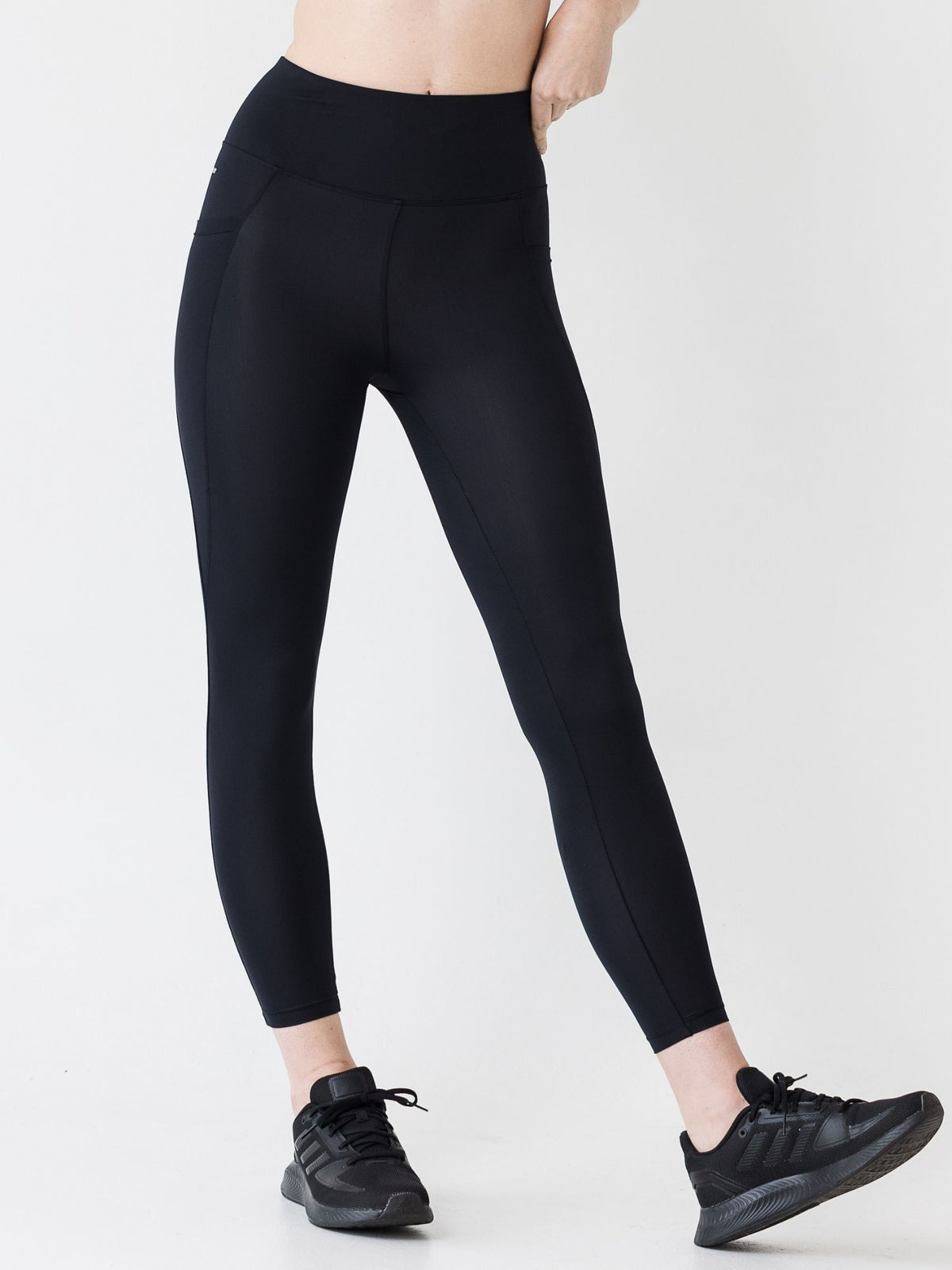 black long workout legging with pockets on both sides and at the back. 